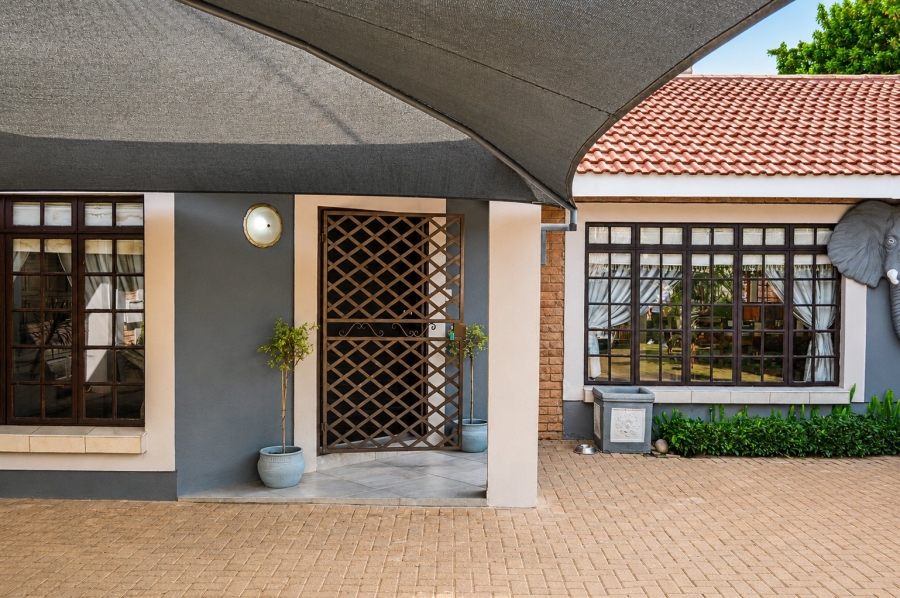 5 Bedroom Property for Sale in Wilkoppies North West